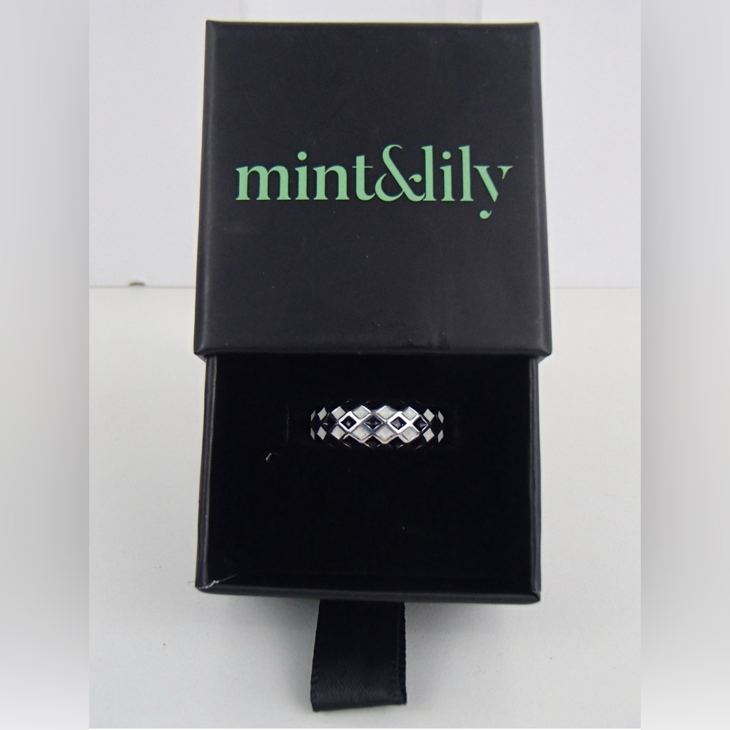 MintLily Silver Checkerboard Ring Size 7 30$